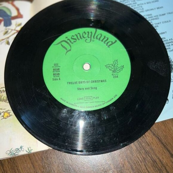 A Little Golden Book & Record Twelve Days of Christmas A Christmas Carol Vintage - Picture 4 of 6